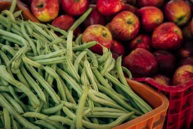 green beans and red apples